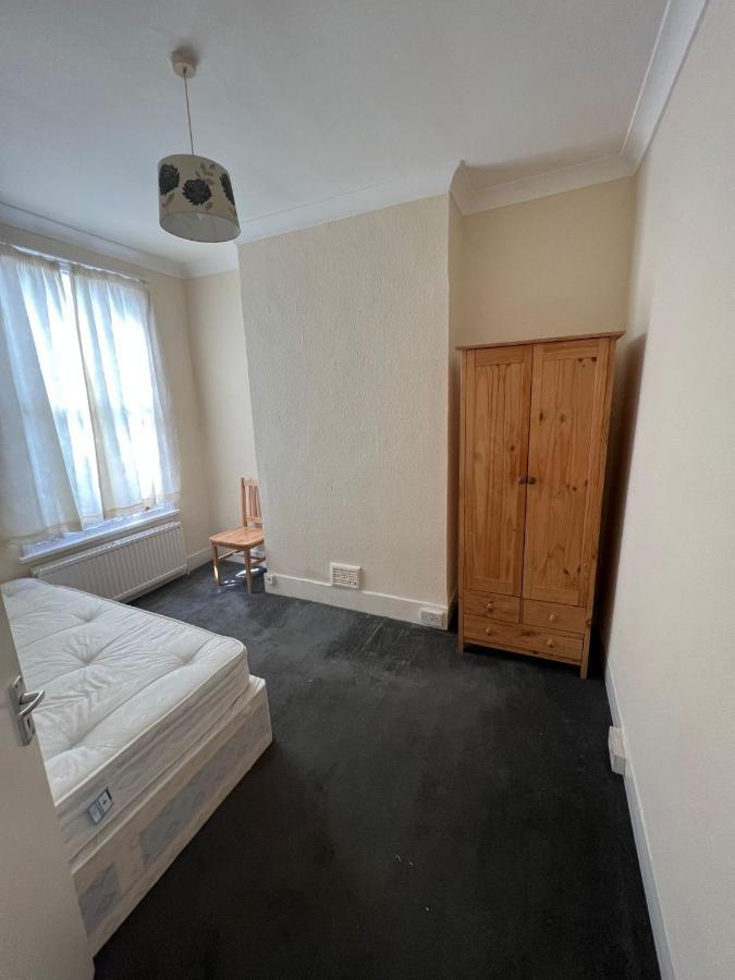 East London 2 Bedroom Apartment Exterior photo