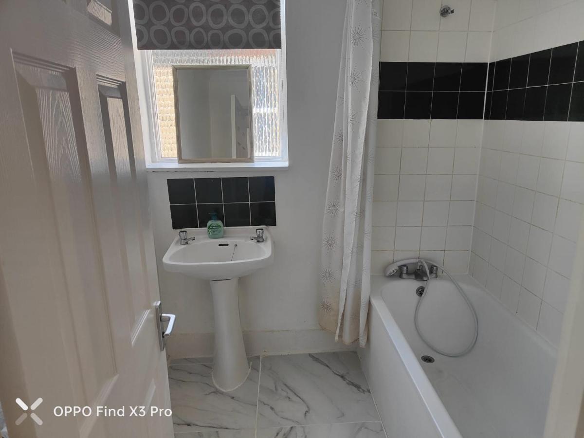 East London 2 Bedroom Apartment Exterior photo