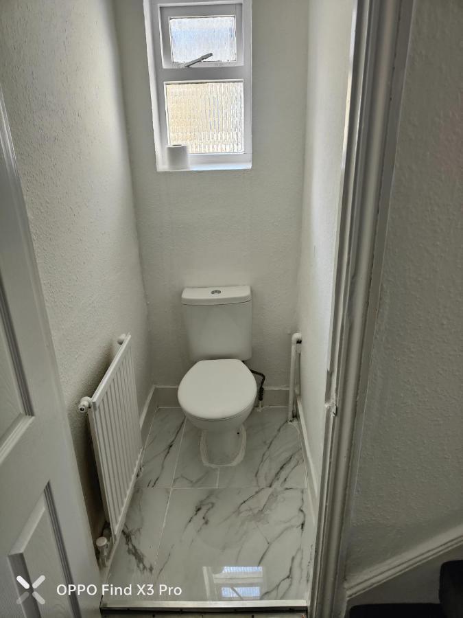 East London 2 Bedroom Apartment Exterior photo
